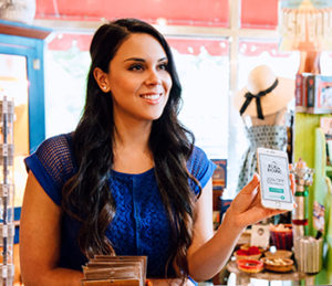 Woman receiving a discount using the BaZing app.